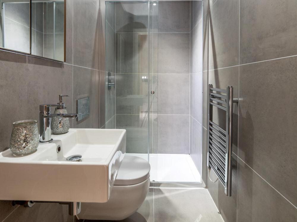 Central Tower Bridge Apartment Londyn Pokój zdjęcie